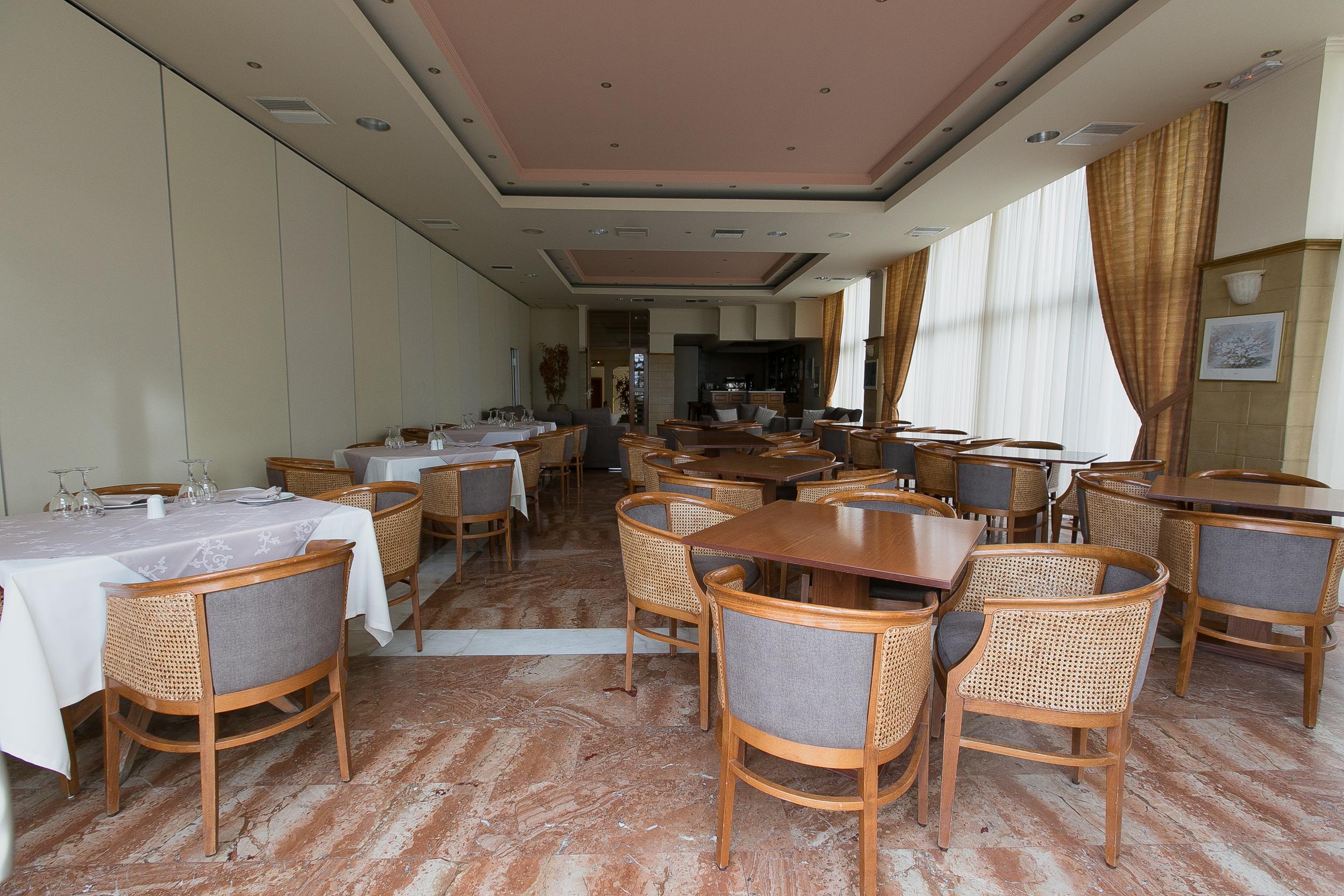 Tzaki Hotel & Restaurant Patras Exterior photo